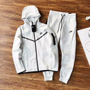 Tech Fleece Nike "Triple White"